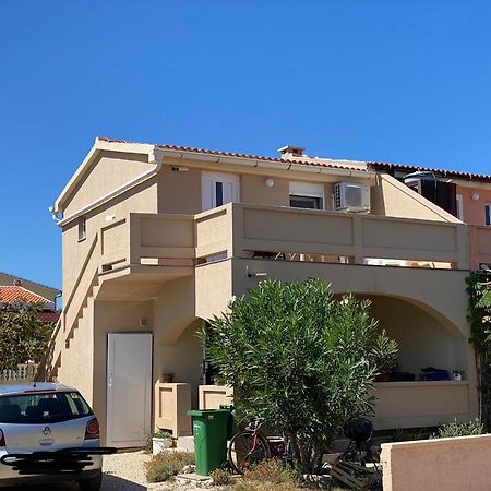 Beachfront Apartment Vir Exterior foto